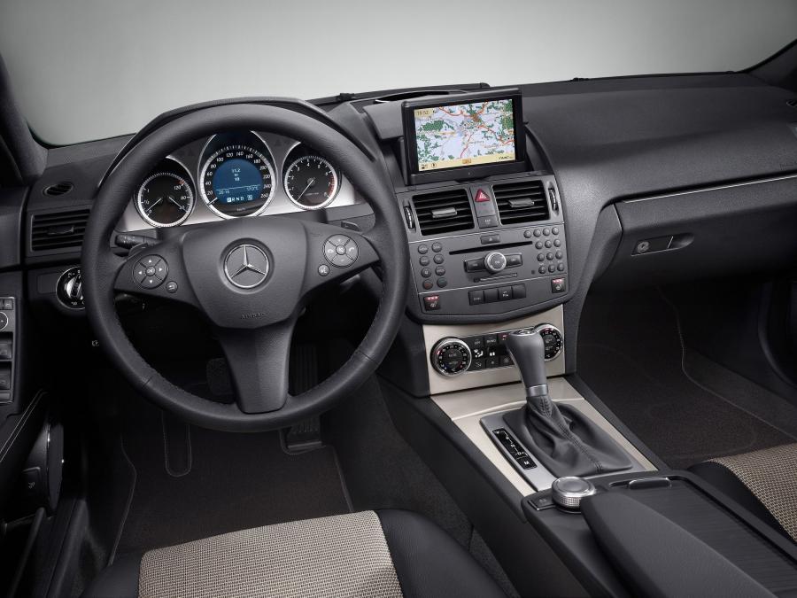  Mercedes-Benz C300 Special Edition 2009 года  (фото 6 из 10)